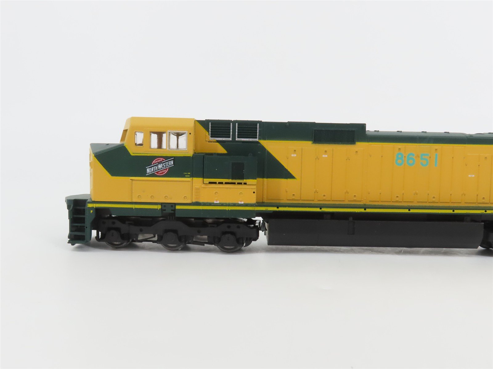 HO Scale Athearn 4914 CNW Chicago & North Western GE C44-9W Diesel #8651