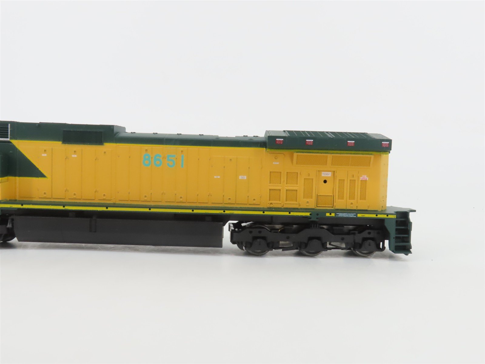 HO Scale Athearn 4914 CNW Chicago & North Western GE C44-9W Diesel #8651