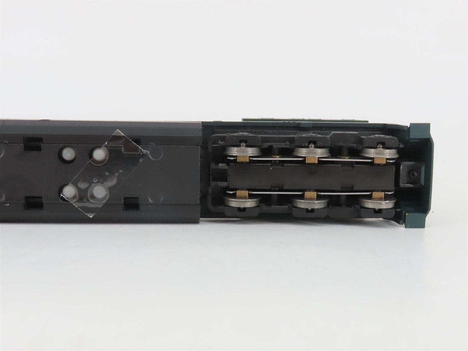 HO Scale Athearn 4914 CNW Chicago & North Western GE C44-9W Diesel #8651