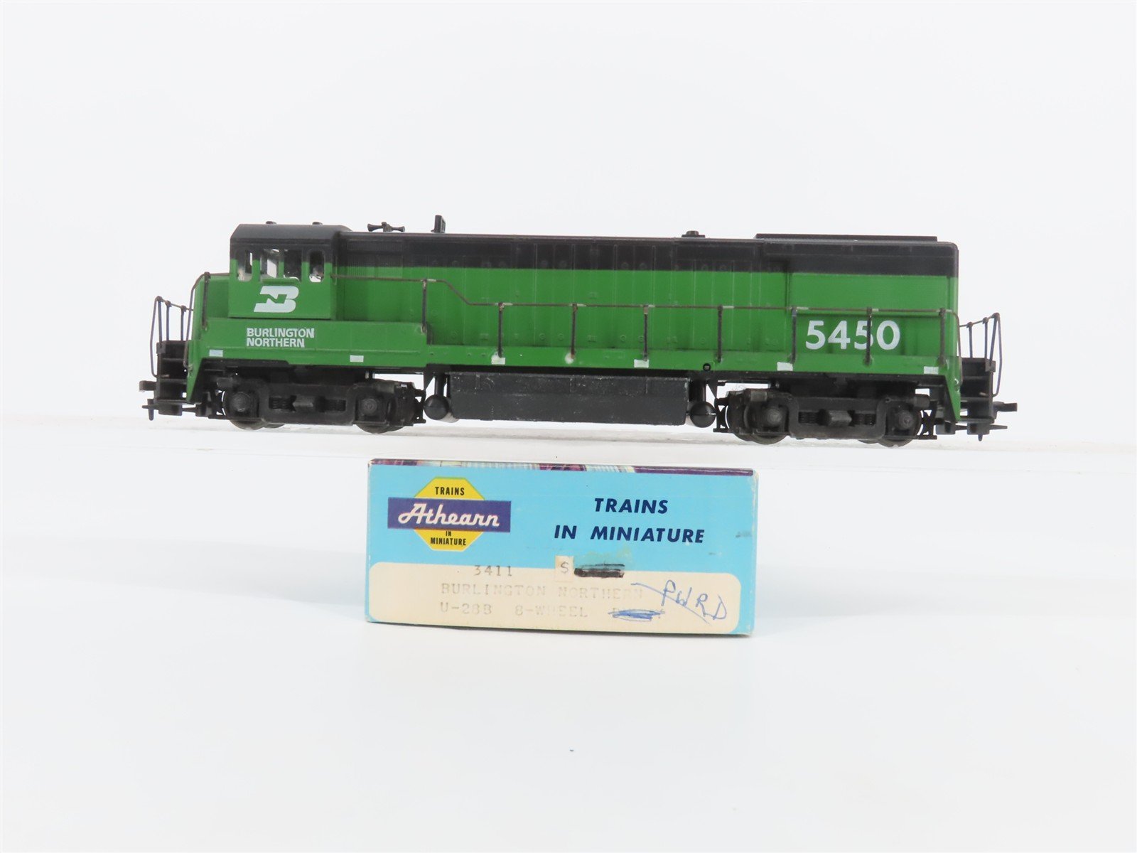 HO Scale Athearn 3411 BN Burlington Northern GE U28B Diesel Locomotive #5450