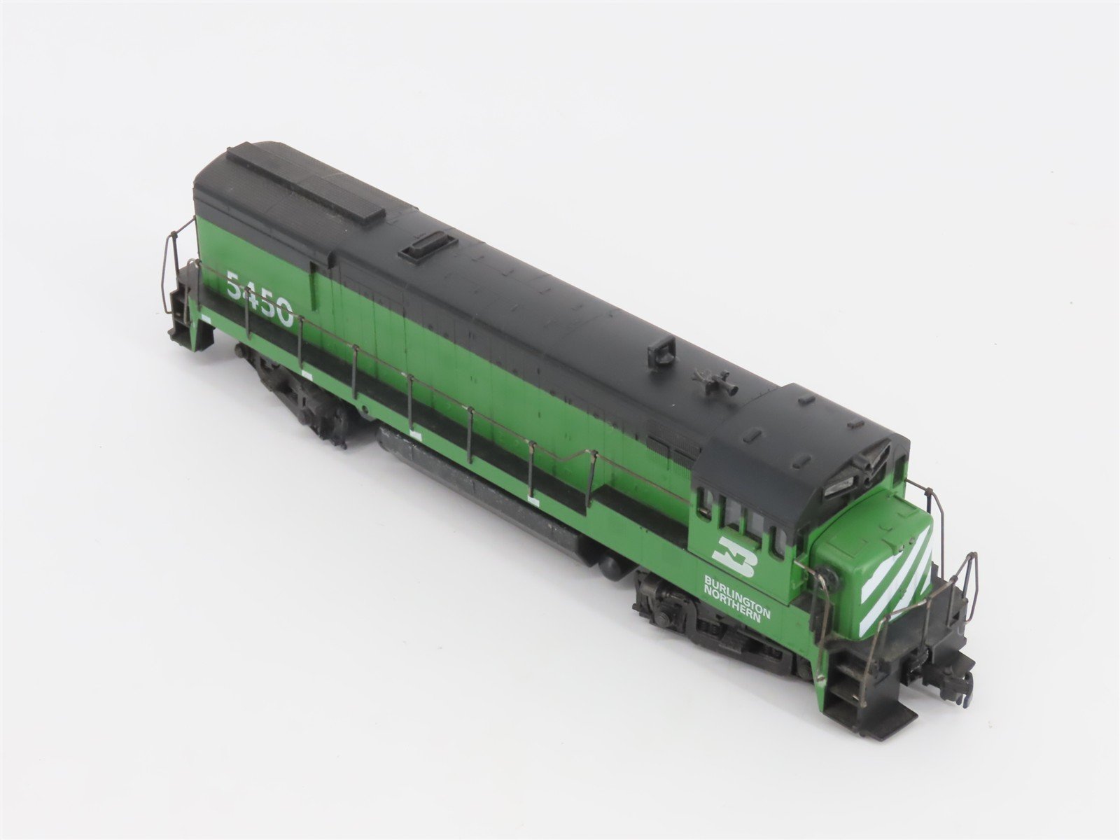 HO Scale Athearn 3411 BN Burlington Northern GE U28B Diesel Locomotive #5450