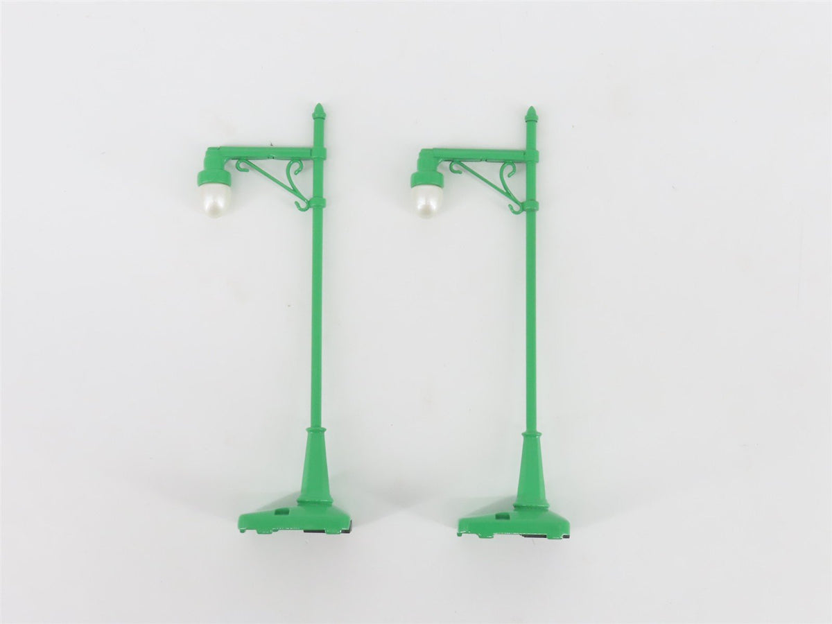 O Scale MTH RailKing 1032 No. 64 Die-Cast 1930&#39;s Era Green Street Lamp 2-Pack