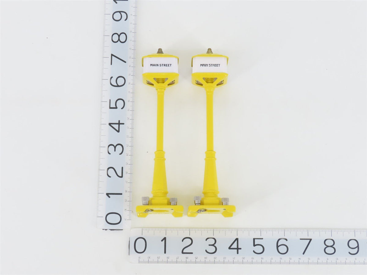 O MTH RailKing MT-1028 No. 57 Yellow &quot;Main Street/Broadway&quot; Street Lamp 2-Pack