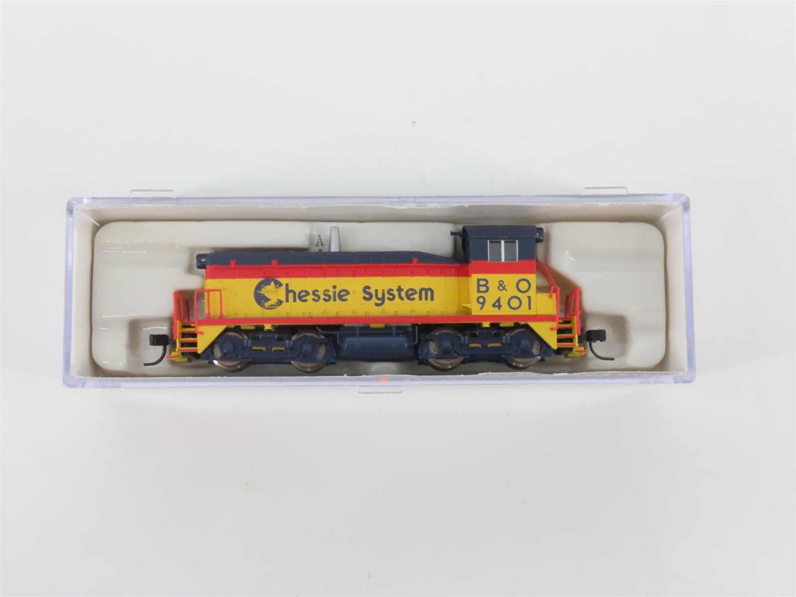N Scale Life-Like 7385 B&O Chessie System EMD SW8 Diesel Switcher #9401