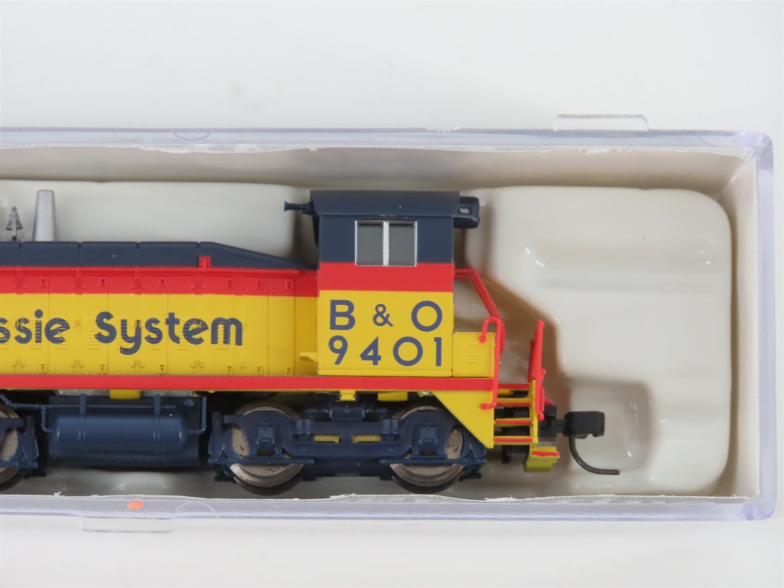 N Scale Life-Like 7385 B&O Chessie System EMD SW8 Diesel Switcher #9401