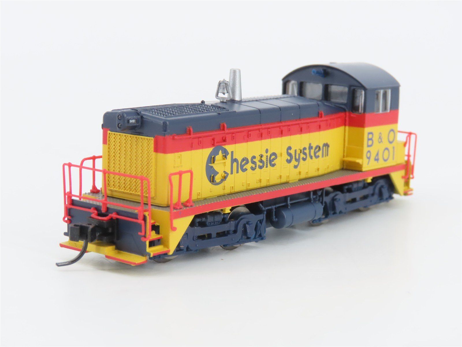 N Scale Life-Like 7385 B&O Chessie System EMD SW8 Diesel Switcher #9401