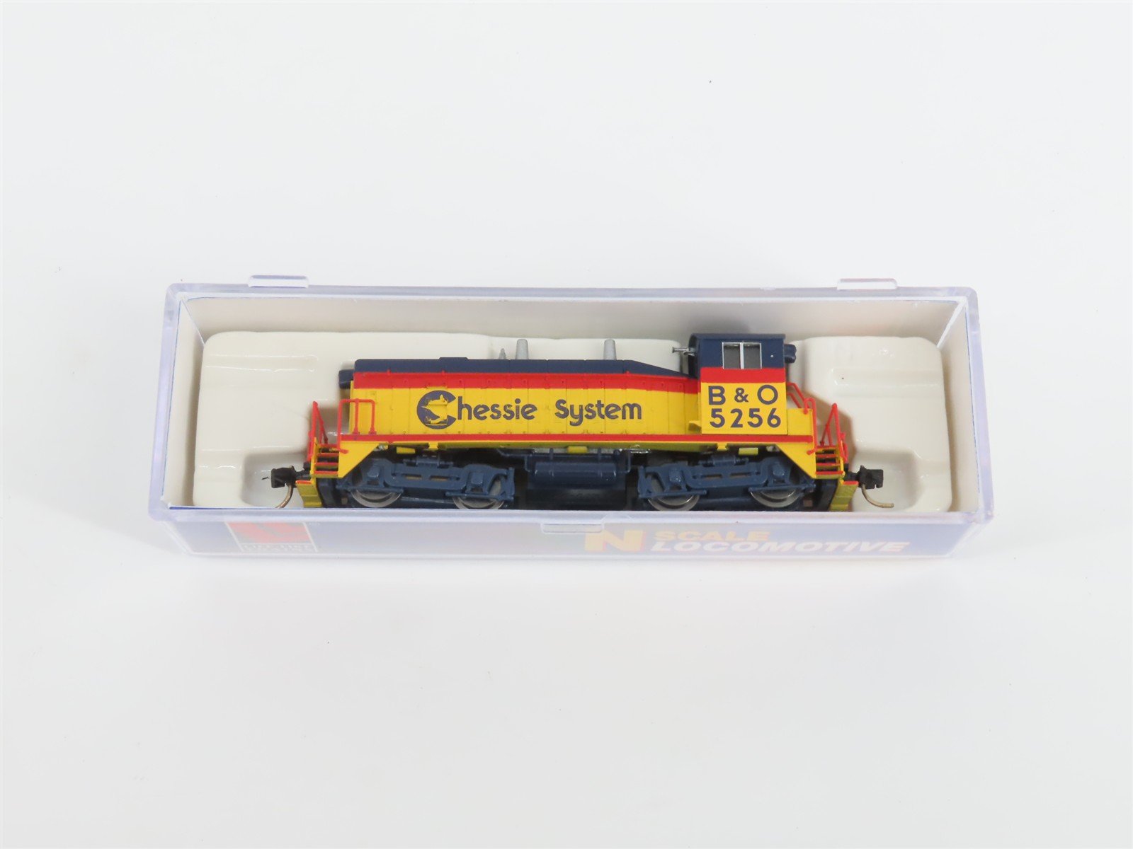 N Scale Life-Like 7860 B&O Chessie System EMD SW9/1200 Diesel Switcher #5256