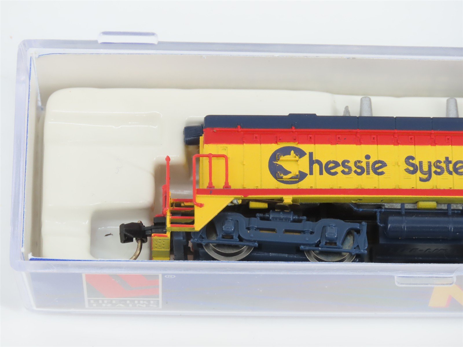 N Scale Life-Like 7860 B&O Chessie System EMD SW9/1200 Diesel Switcher #5256