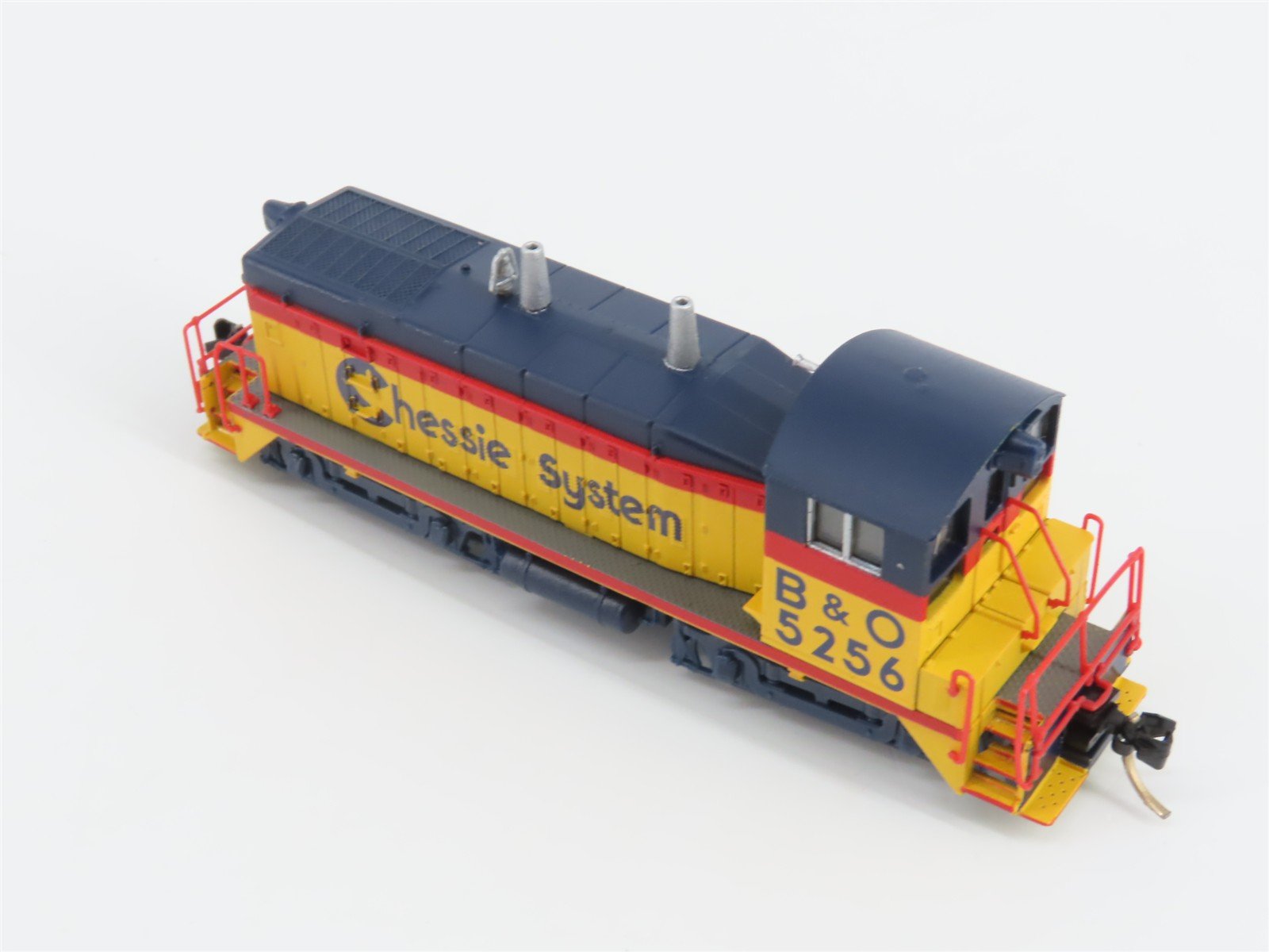 N Scale Life-Like 7860 B&O Chessie System EMD SW9/1200 Diesel Switcher #5256