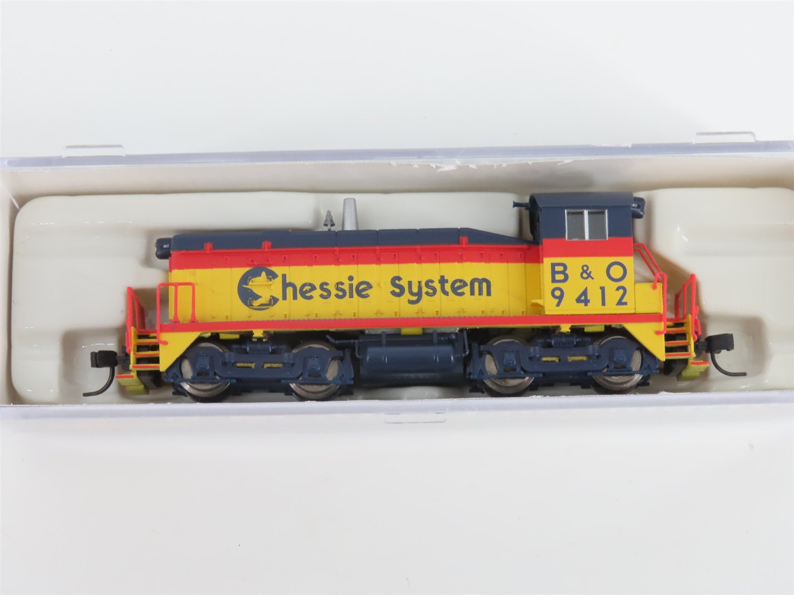 N Scale Life-Like 7386 B&O Chessie System EMD SW8 Diesel Switcher #9412