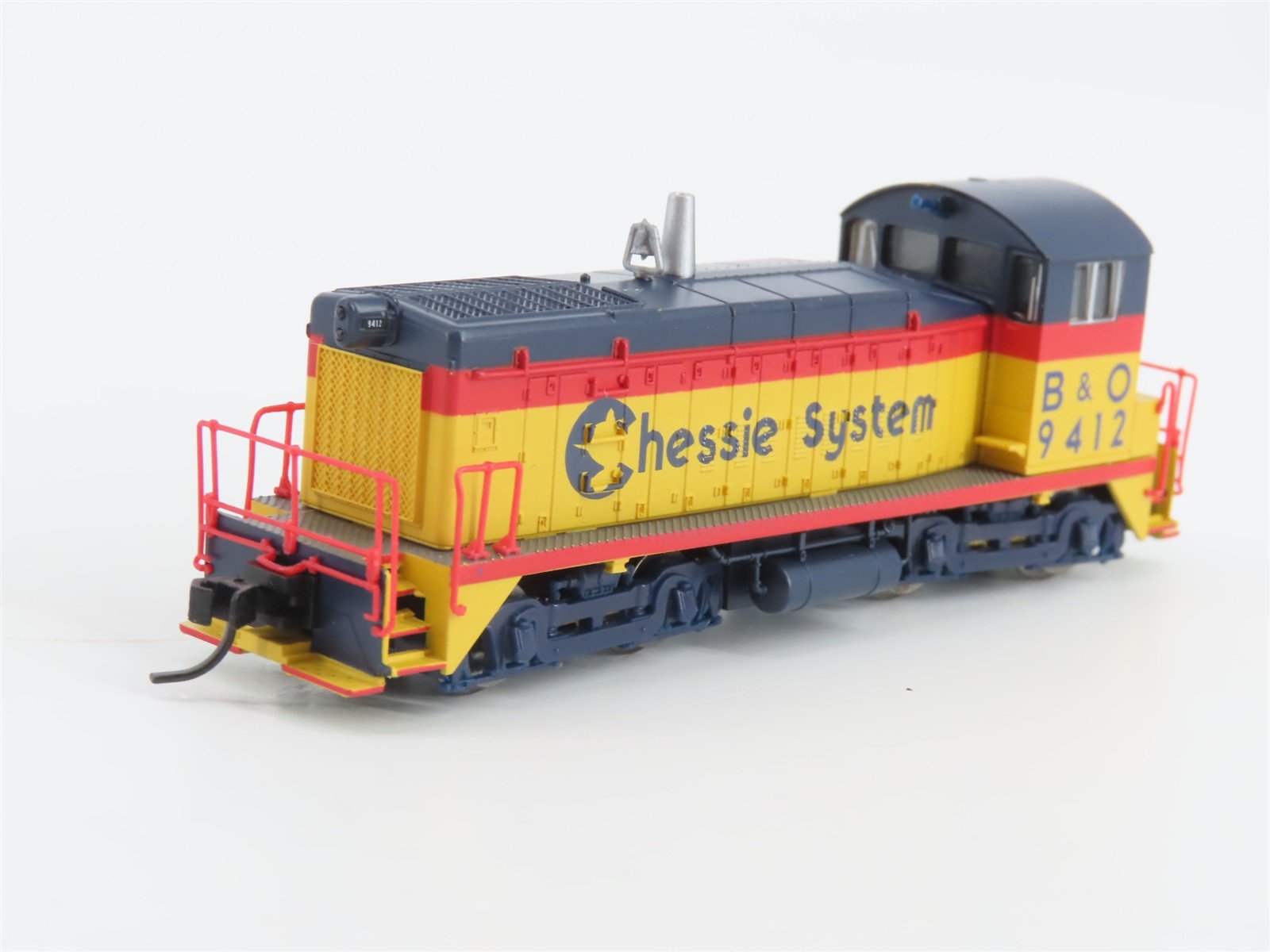 N Scale Life-Like 7386 B&O Chessie System EMD SW8 Diesel Switcher #9412