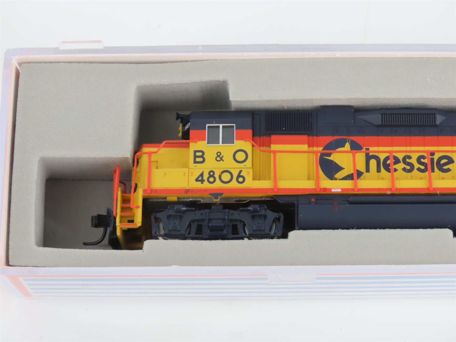 N Scale Atlas 49826 B&O Chessie System EMD GP38 Diesel #4806 - DCC Ready