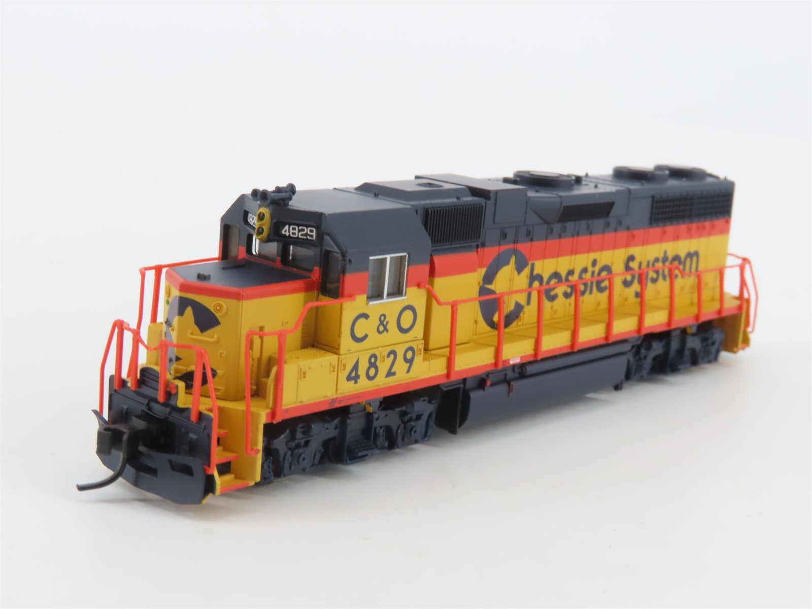 N Scale Atlas 49827 C&O Chessie System EMD GP38 Diesel #4829 - DCC Ready