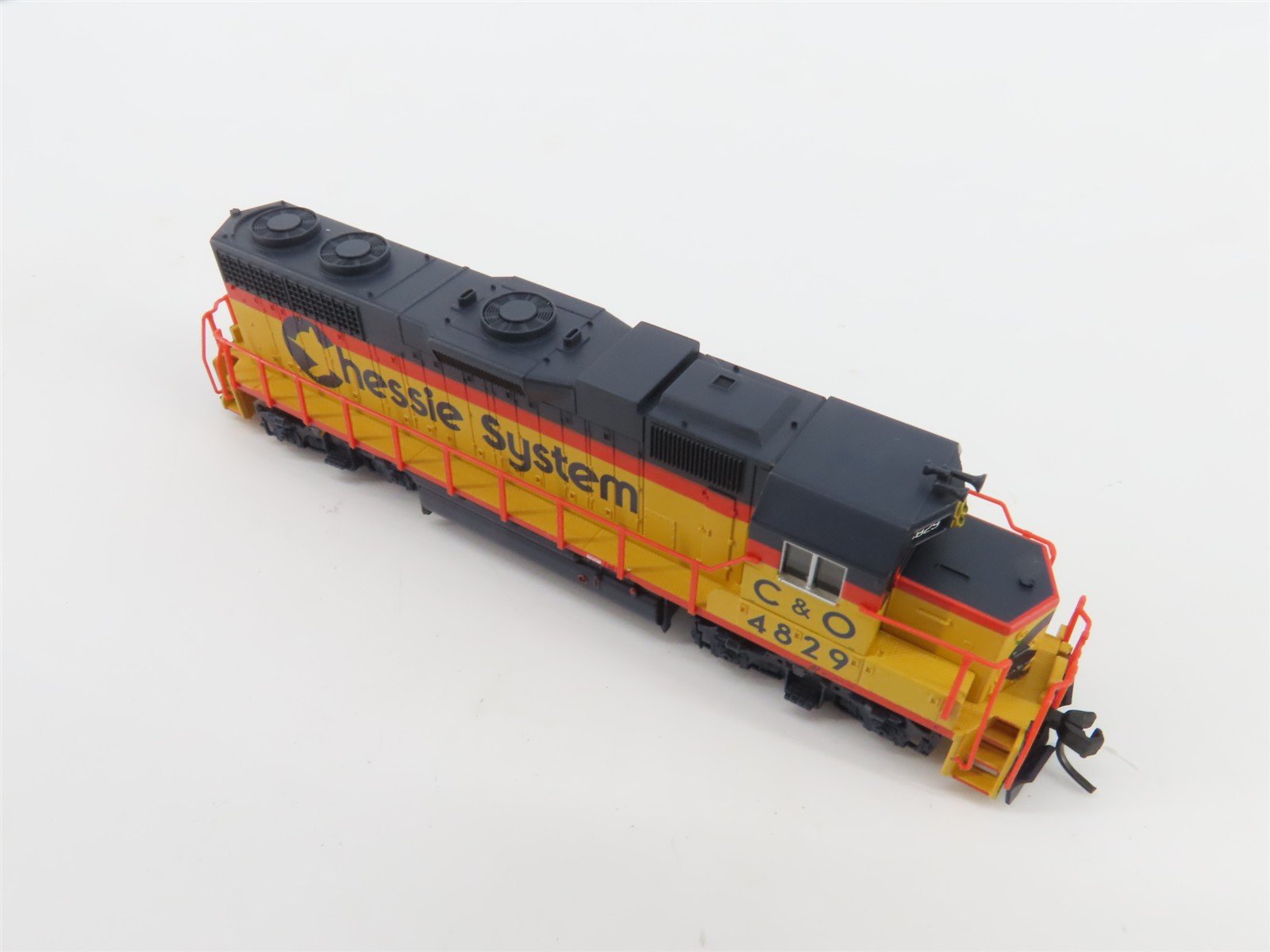 N Scale Atlas 49827 C&O Chessie System EMD GP38 Diesel #4829 - DCC Ready