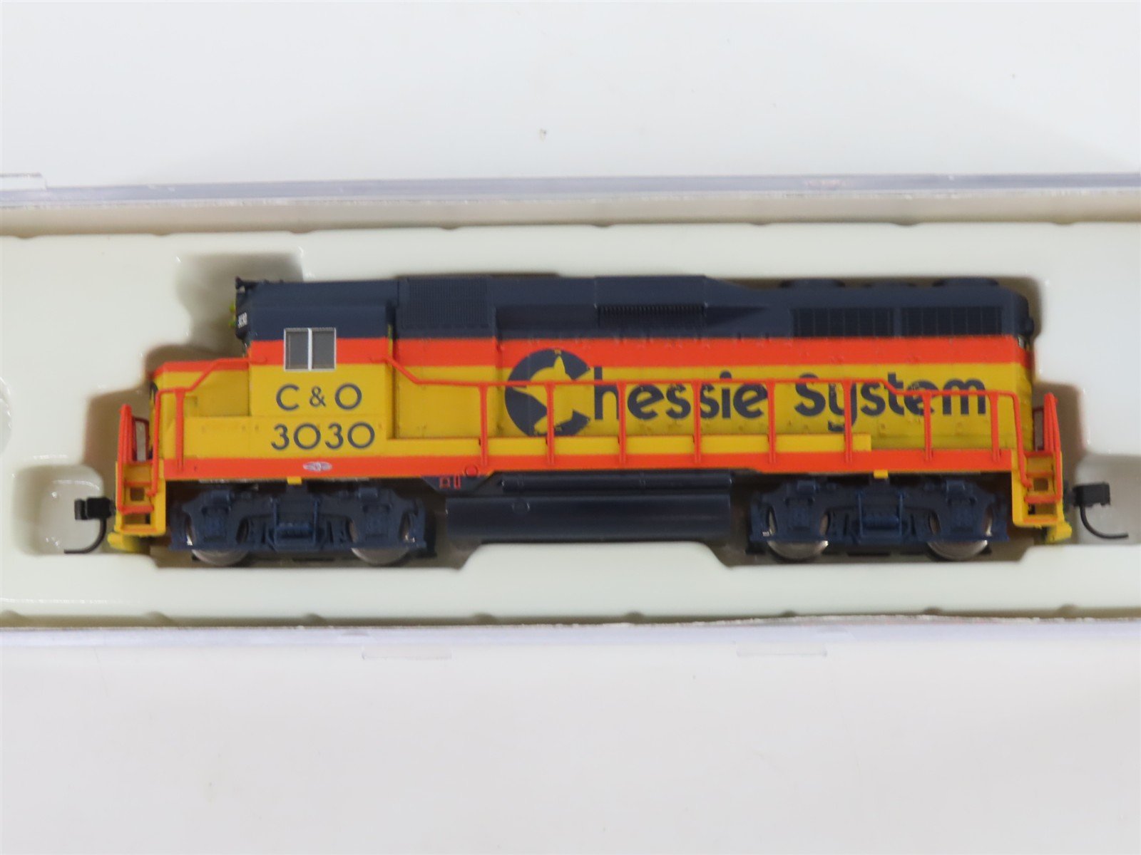 N Scale Atlas Classic 47509 C&O Chessie System EMD GP30 Diesel Locomotive #3030