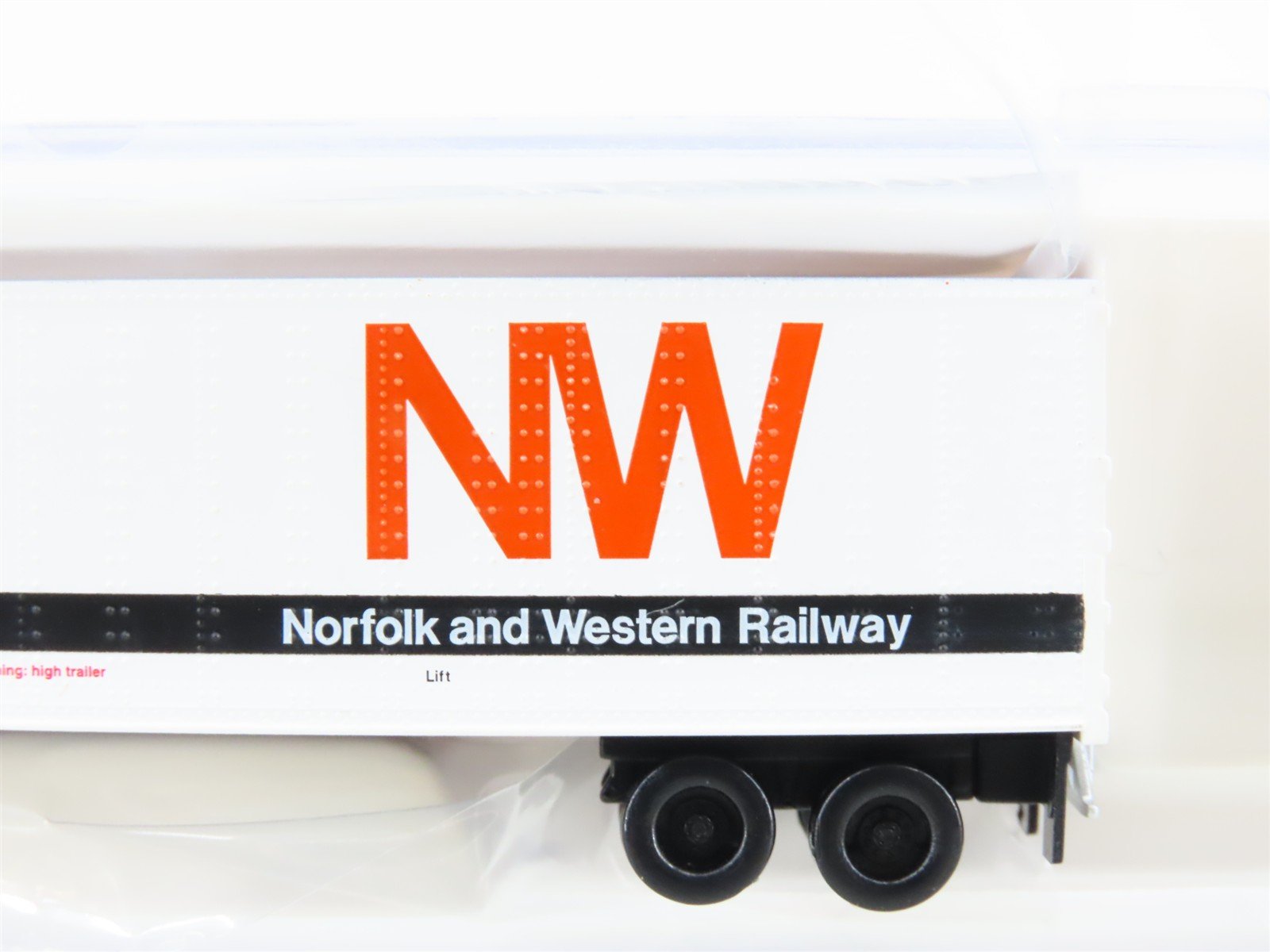 N Scale Atlas 29782 NW Norfolk & Western Railroad 45' Pines Trailer #250135