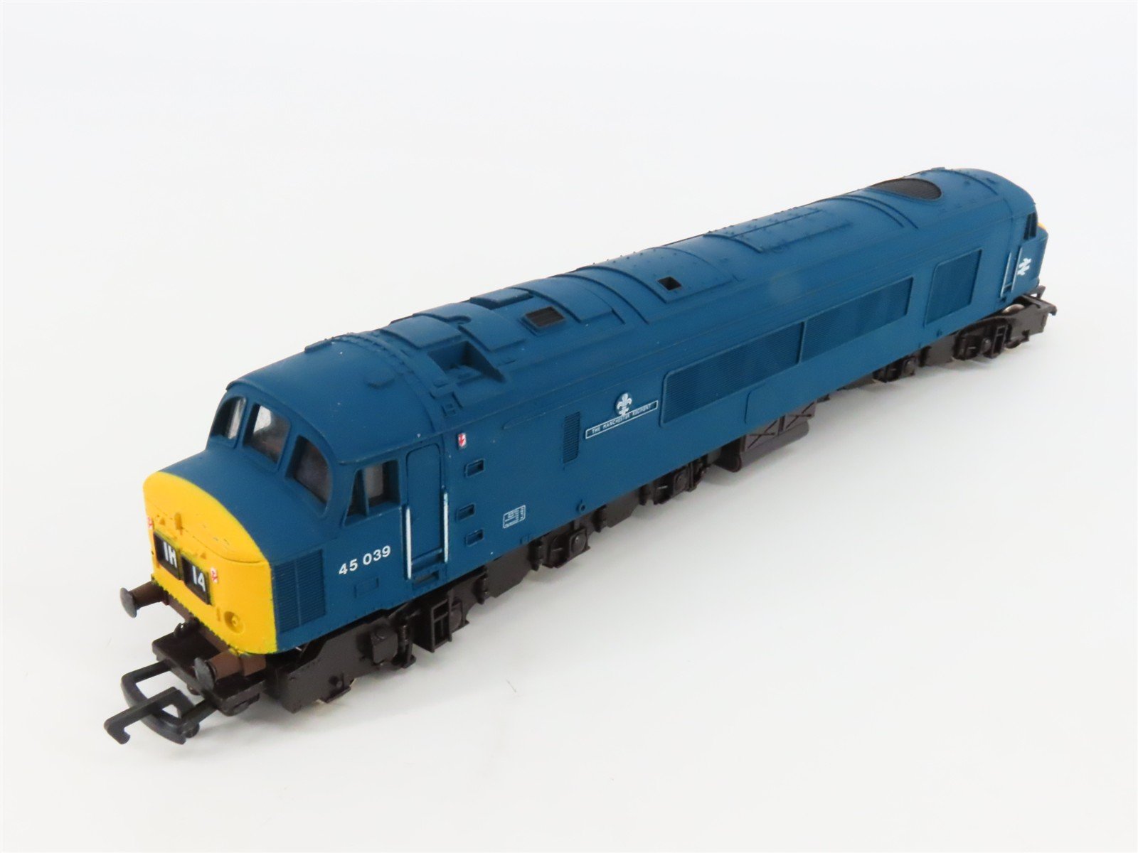 OO Scale Mainline 37-051 Manchester Regiment Class 45 Diesel Locomotive #039