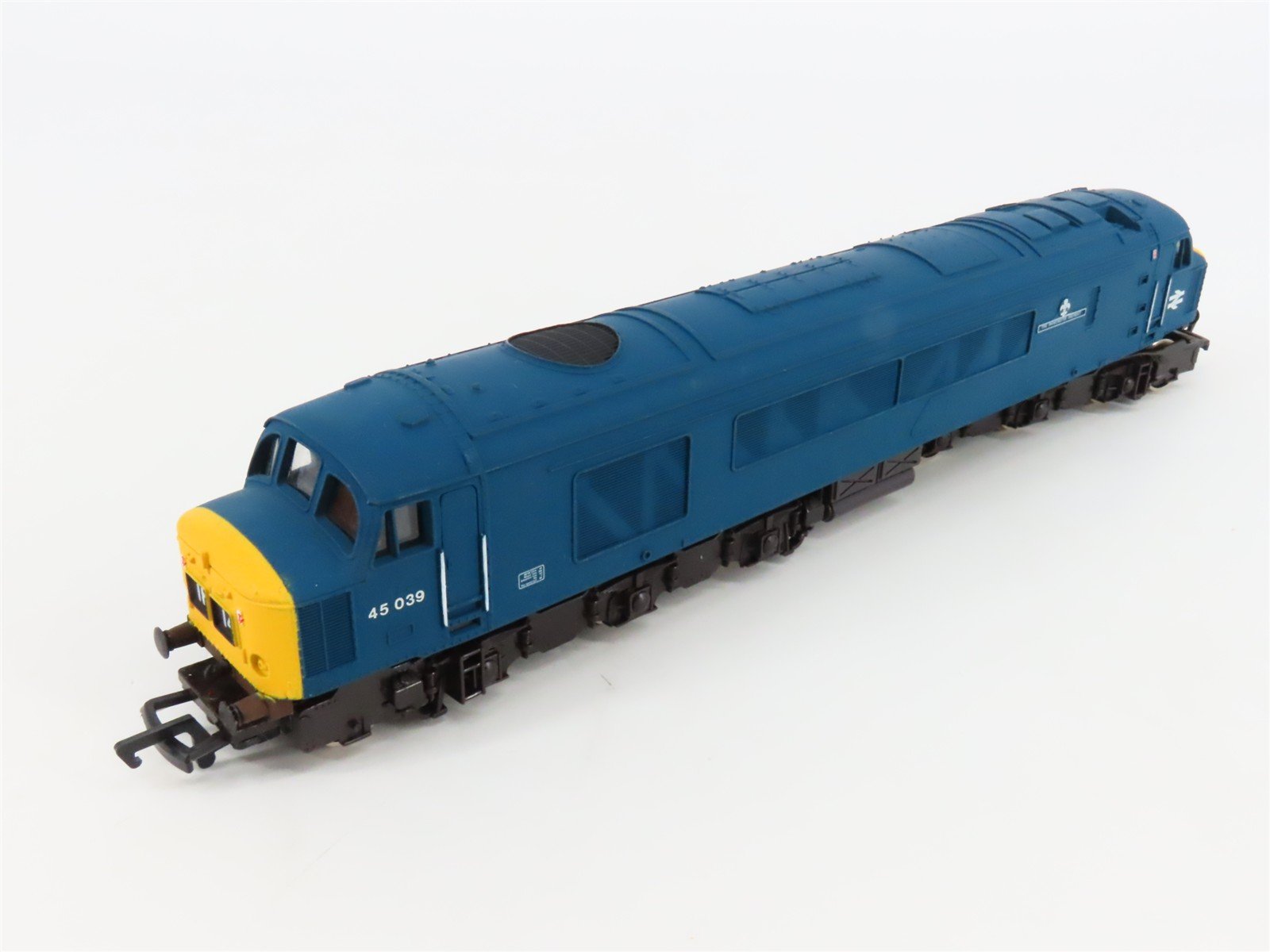 OO Scale Mainline 37-051 Manchester Regiment Class 45 Diesel Locomotive #039