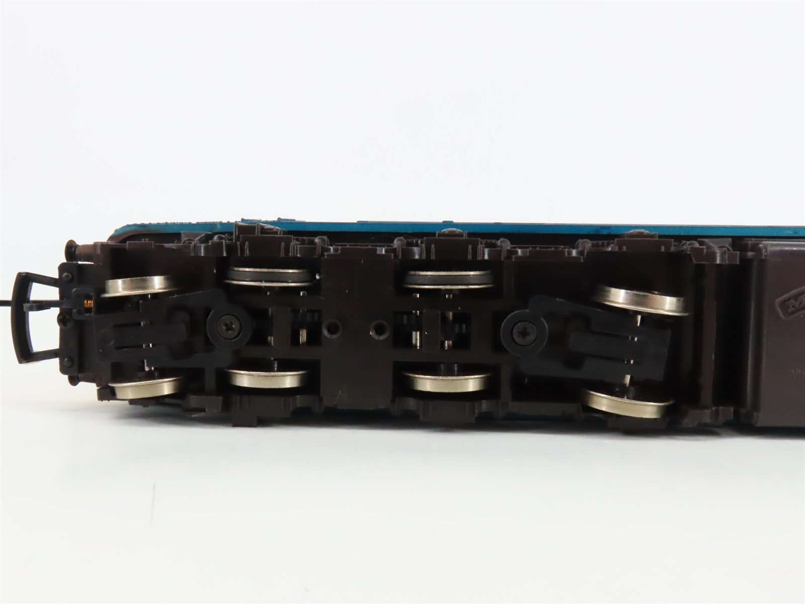 OO Scale Mainline 37-051 Manchester Regiment Class 45 Diesel Locomotive #039