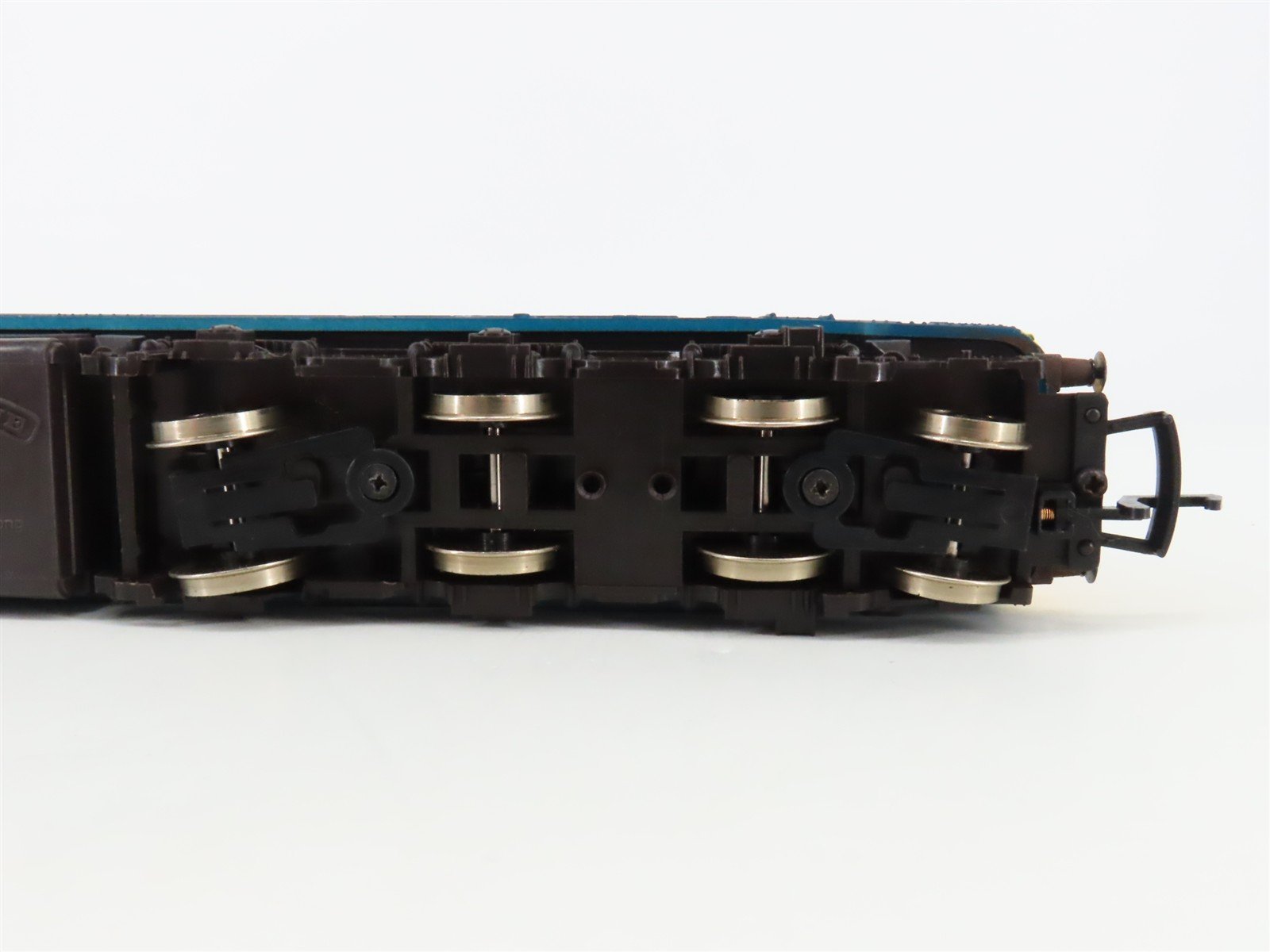 OO Scale Mainline 37-051 Manchester Regiment Class 45 Diesel Locomotive #039