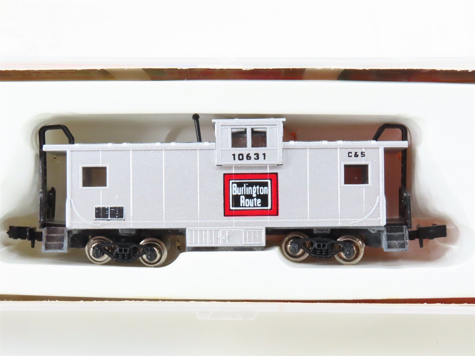 N Con-Cor 0001-01261K C&S CB&Q Burlington Route Extended Vision Caboose #10631