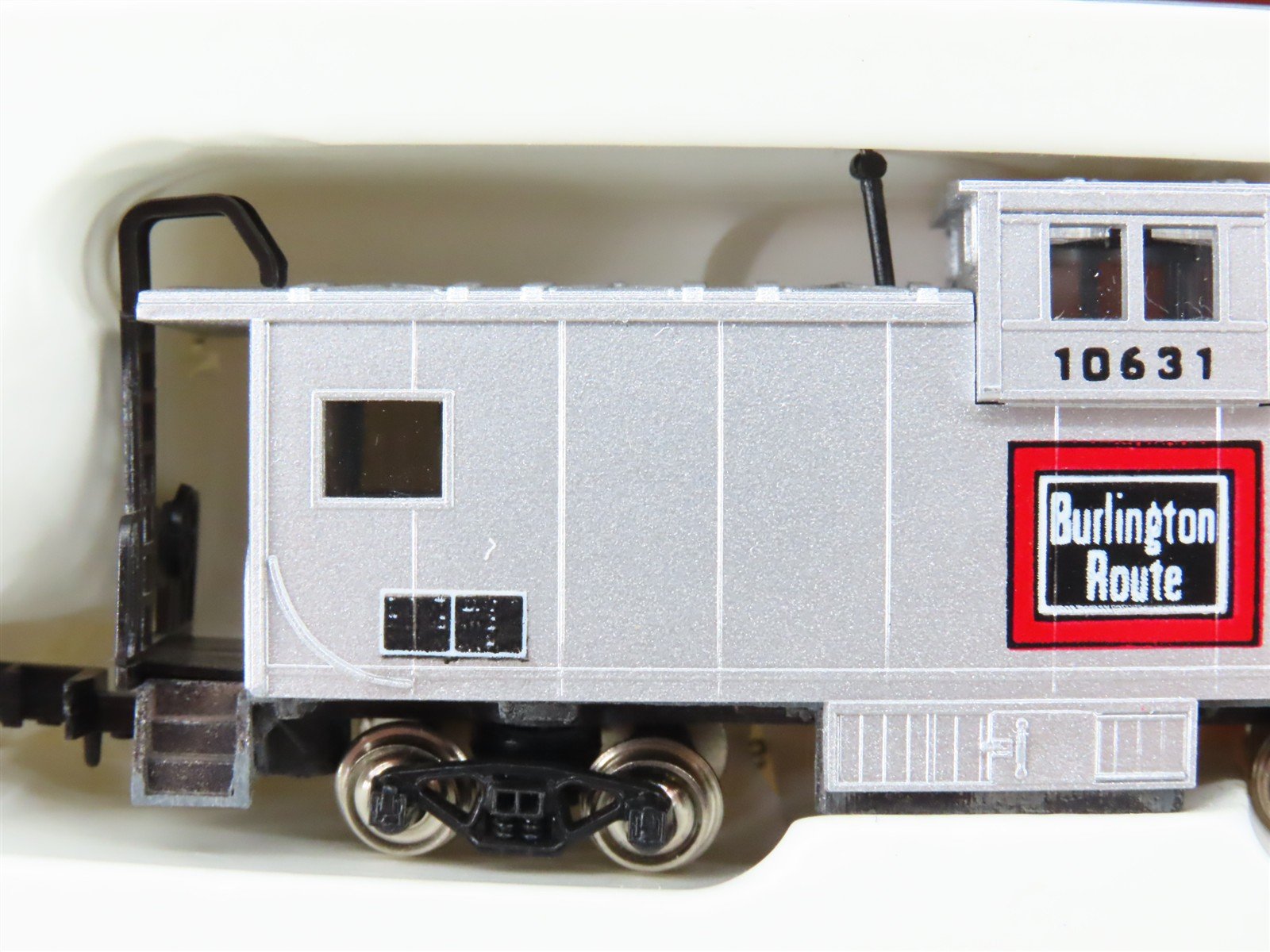 N Con-Cor 0001-01261K C&S CB&Q Burlington Route Extended Vision Caboose #10631