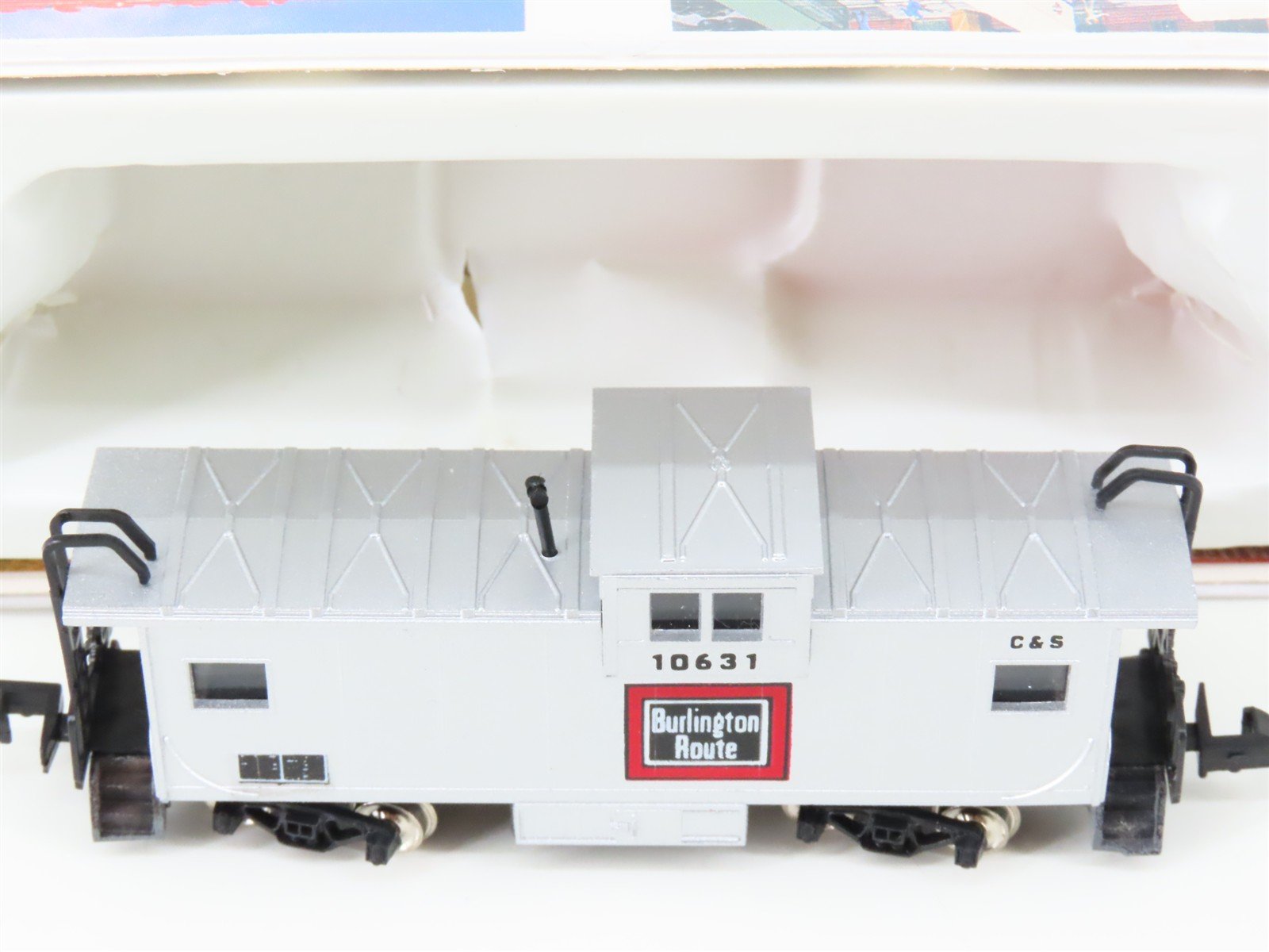 N Con-Cor 0001-01261K C&S CB&Q Burlington Route Extended Vision Caboose #10631