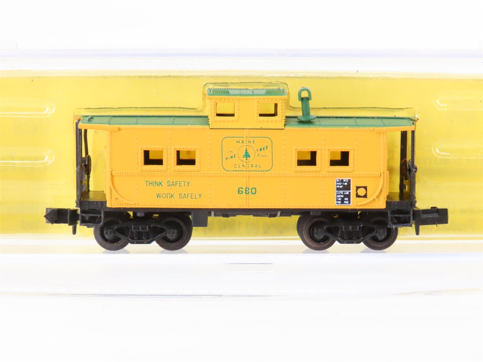 N Loco-Motives/Life-Like 1053 MEC "Pine Tree Route" Center Cupola Caboose #680