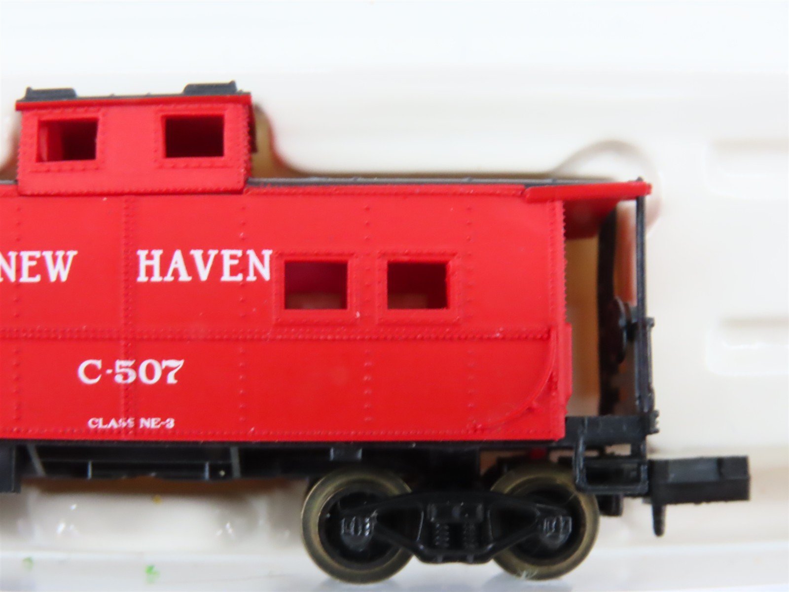 N Scale Life-Like 7978 NH New Haven NE-3 Center Cupola Steel Caboose #C-507