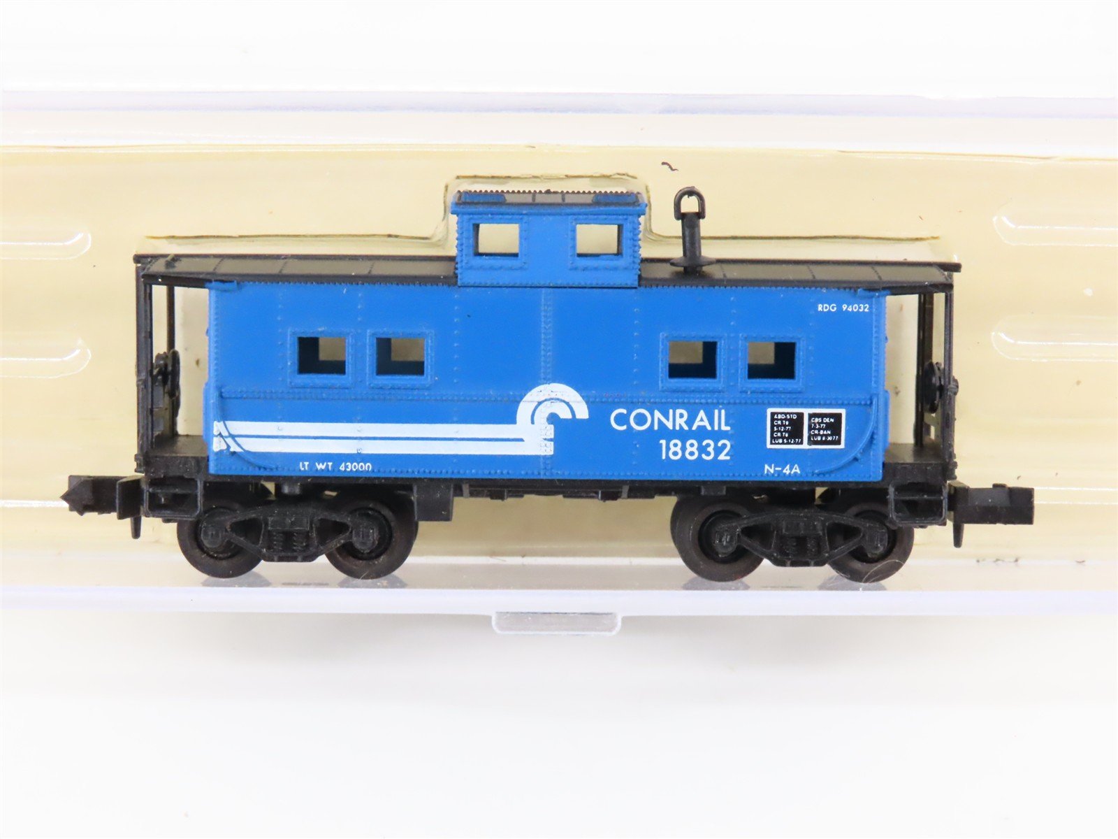 N Scale Life-Like 7973 CR Conrail N-4A Center Cupola Steel Caboose #18832
