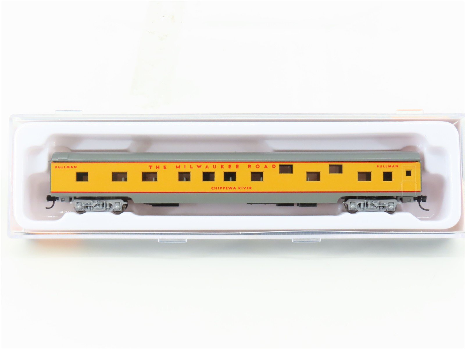 N Con-Cor 0001-040092 MILW Milwaukee UP Paint Sleeper Passenger 