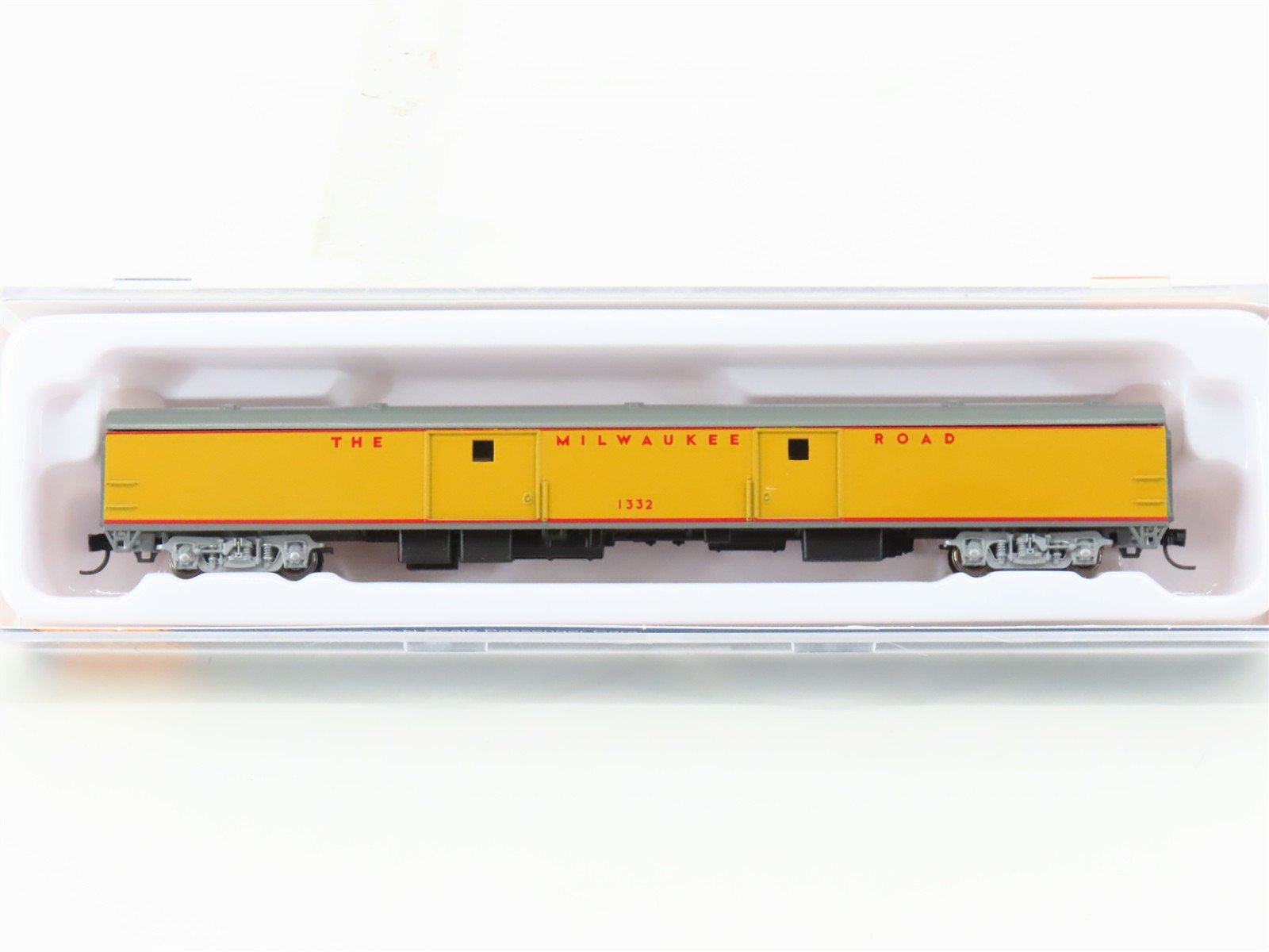 N Scale Con-Cor 0001-040342 MILW Milwaukee UP Paint 85' Baggage Passenger #1332