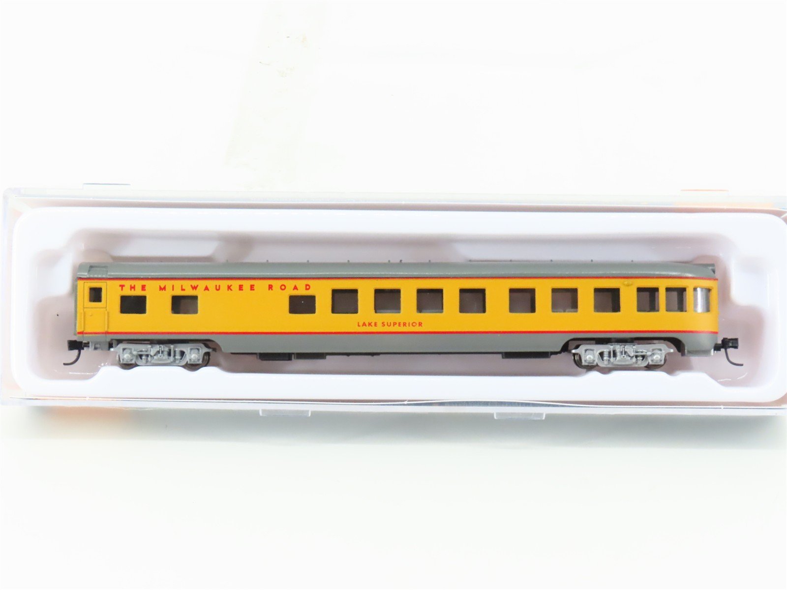 N Scale Con-Cor 0001-040192 MILW Milwaukee UP Paint 85' Observation Passenger