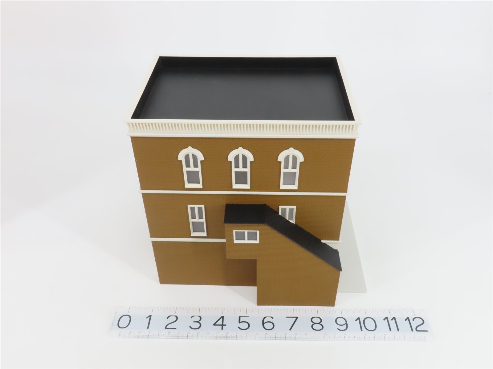 O Scale Lionel 6-34131 Al's Hardware Building w/ Light