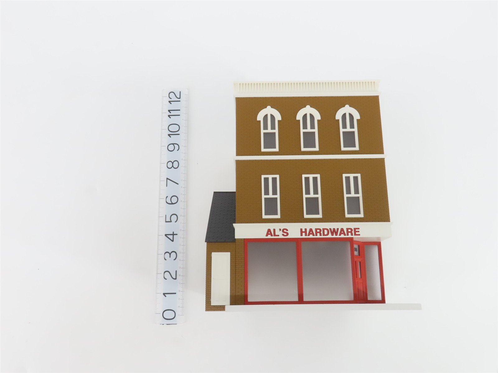 O Scale Lionel 6-34131 Al's Hardware Building w/ Light