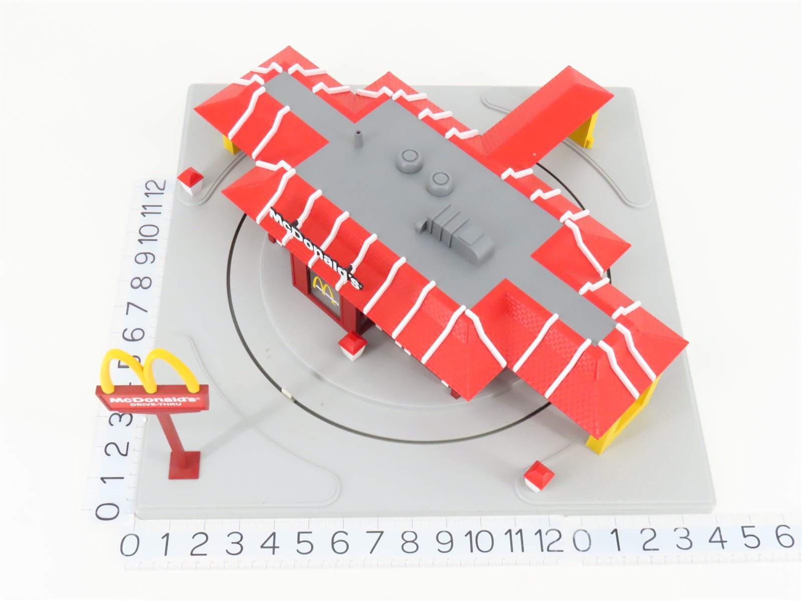 O Scale MTH 30-9114 Operating McDonalds Restaurant