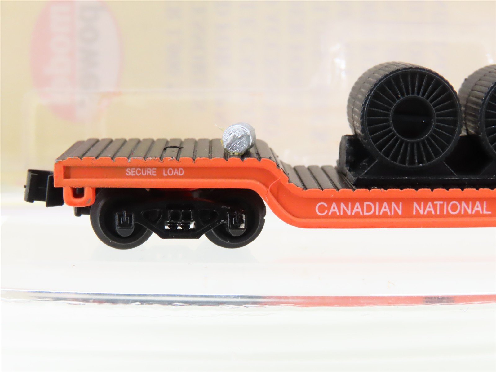 N Model Power 84112 CN Canadian National Drop Center Flatcar #4112 w/ Figures