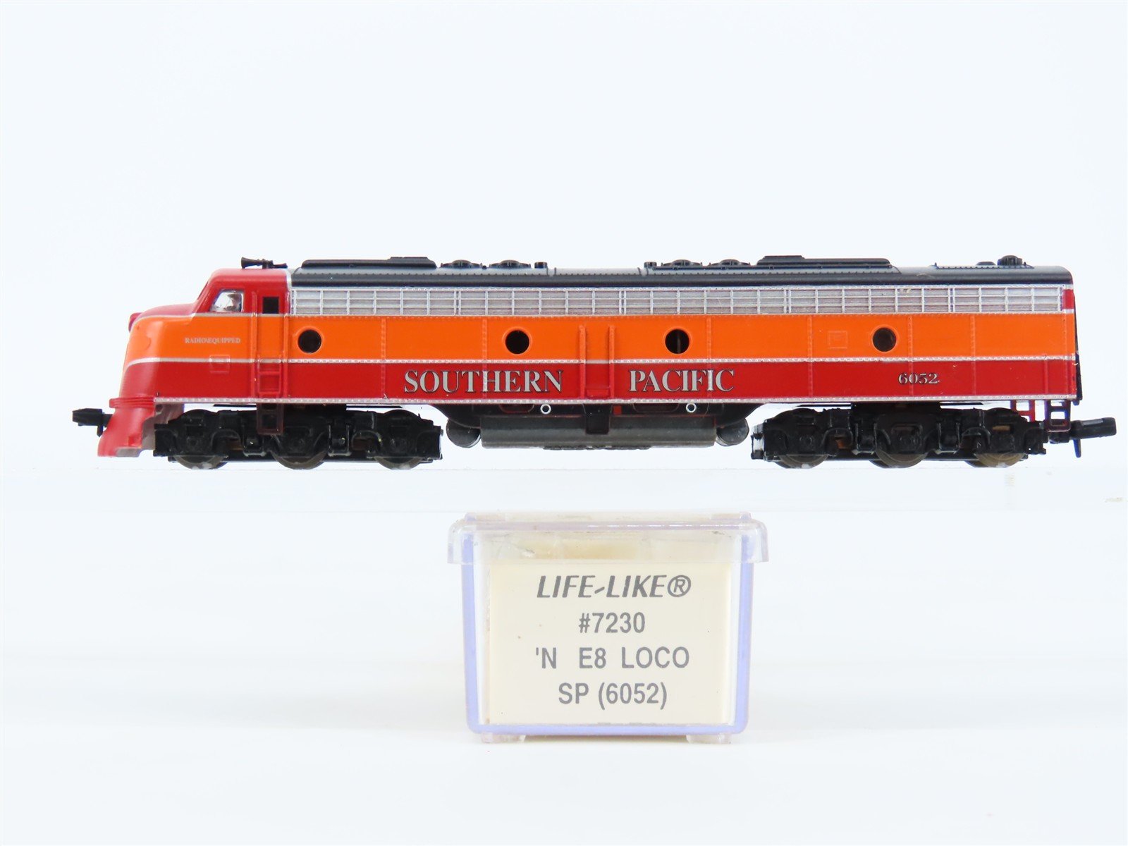 N Scale Life-Like 7230 SP Southern Pacific Daylight E8A Diesel Loco #6052