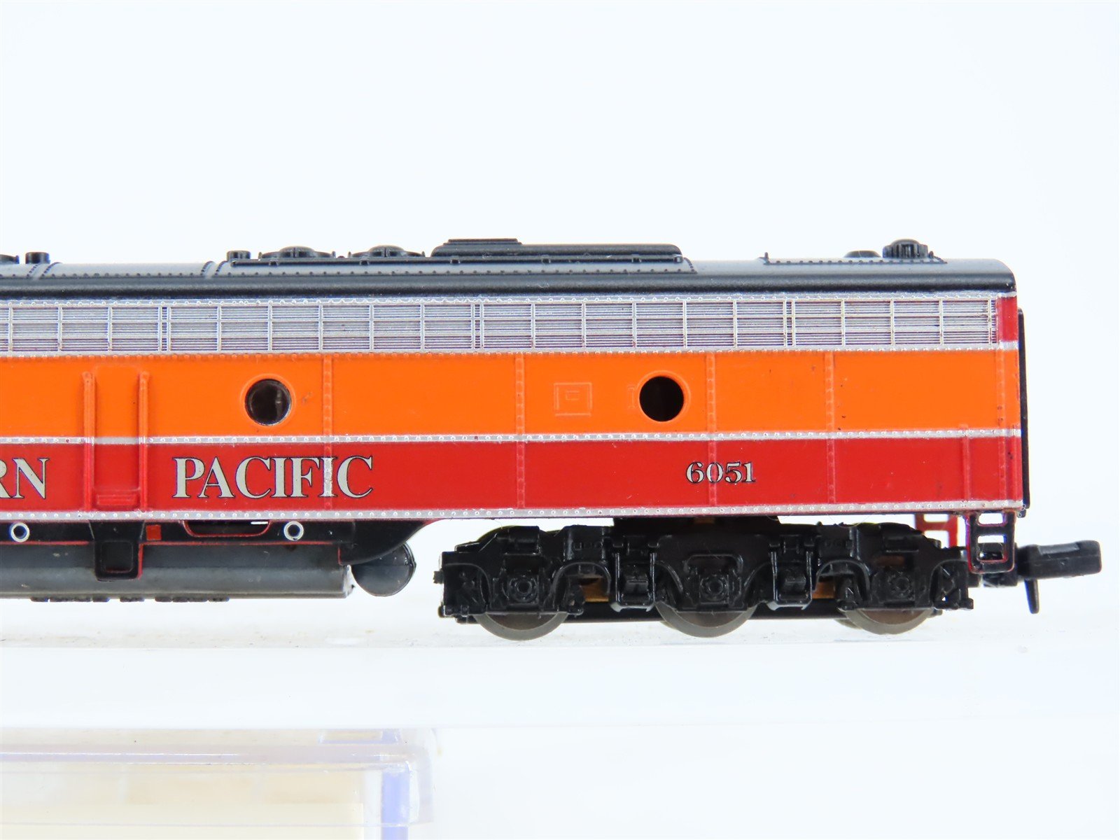 N Scale Life-Like 7234 SP Southern Pacific Daylight E8A Diesel Loco #6051