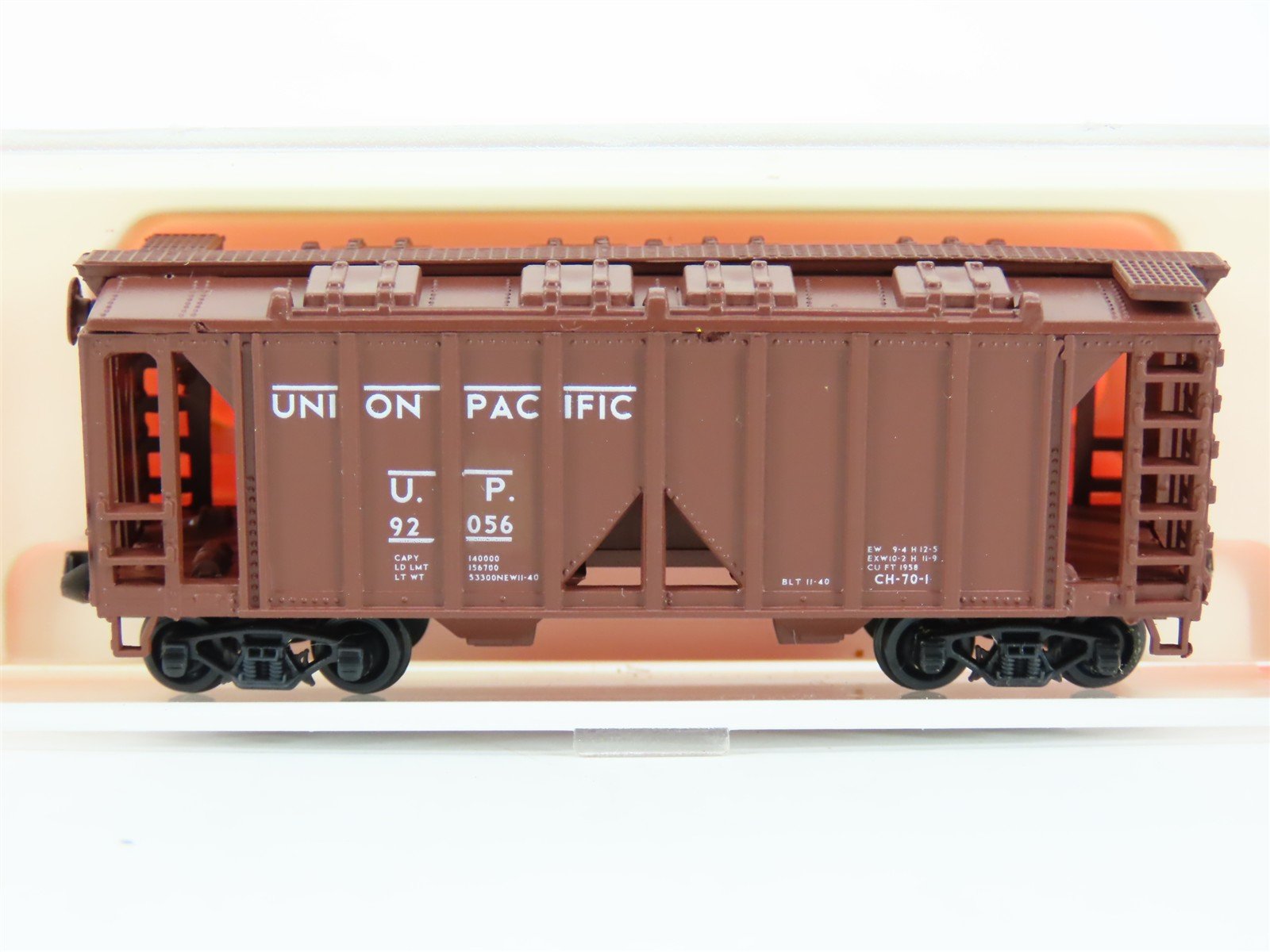 N Scale Vintage/Deluxe 7010 UP Union Pacific 2-Bay Covered Hopper Car #92056