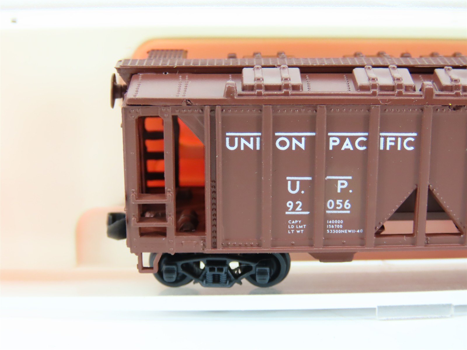 N Scale Vintage/Deluxe 7010 UP Union Pacific 2-Bay Covered Hopper Car #92056