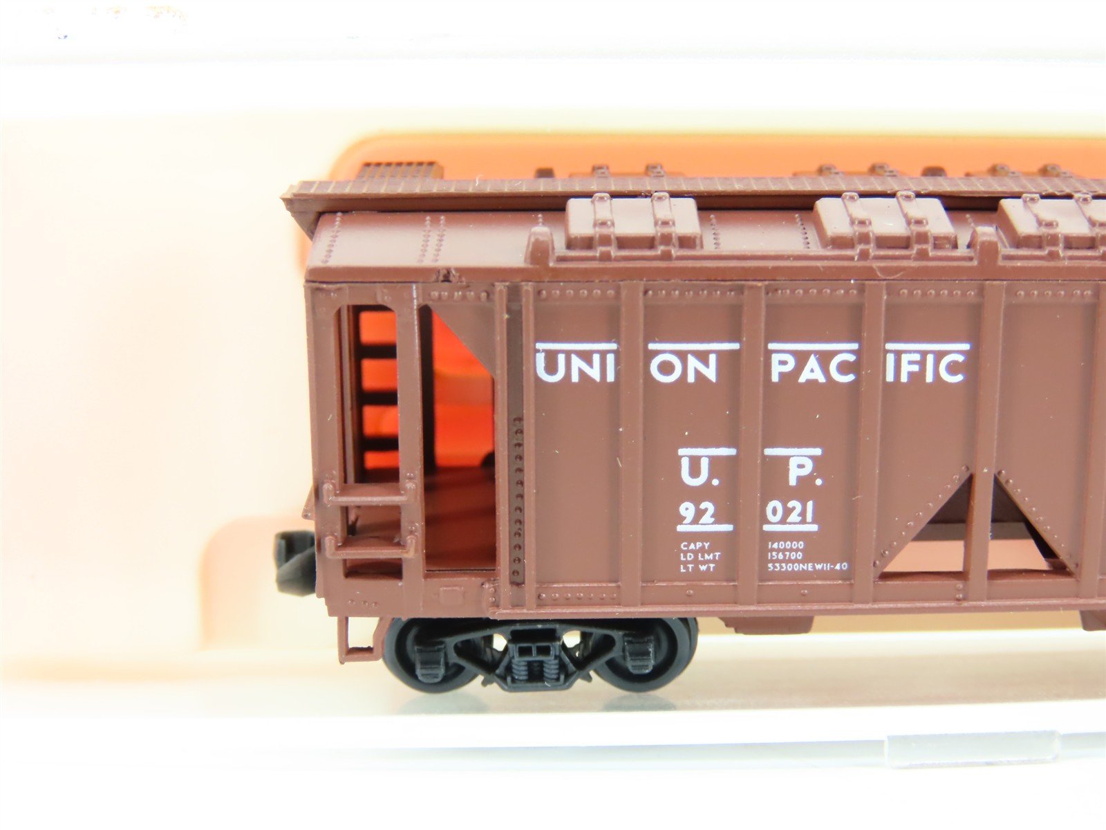 N Scale Vintage/Deluxe 7010 UP Union Pacific 2-Bay Covered Hopper Car #92021