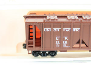 N Scale Vintage/Deluxe 7010 UP Union Pacific 2-Bay Covered Hopper Car #92021