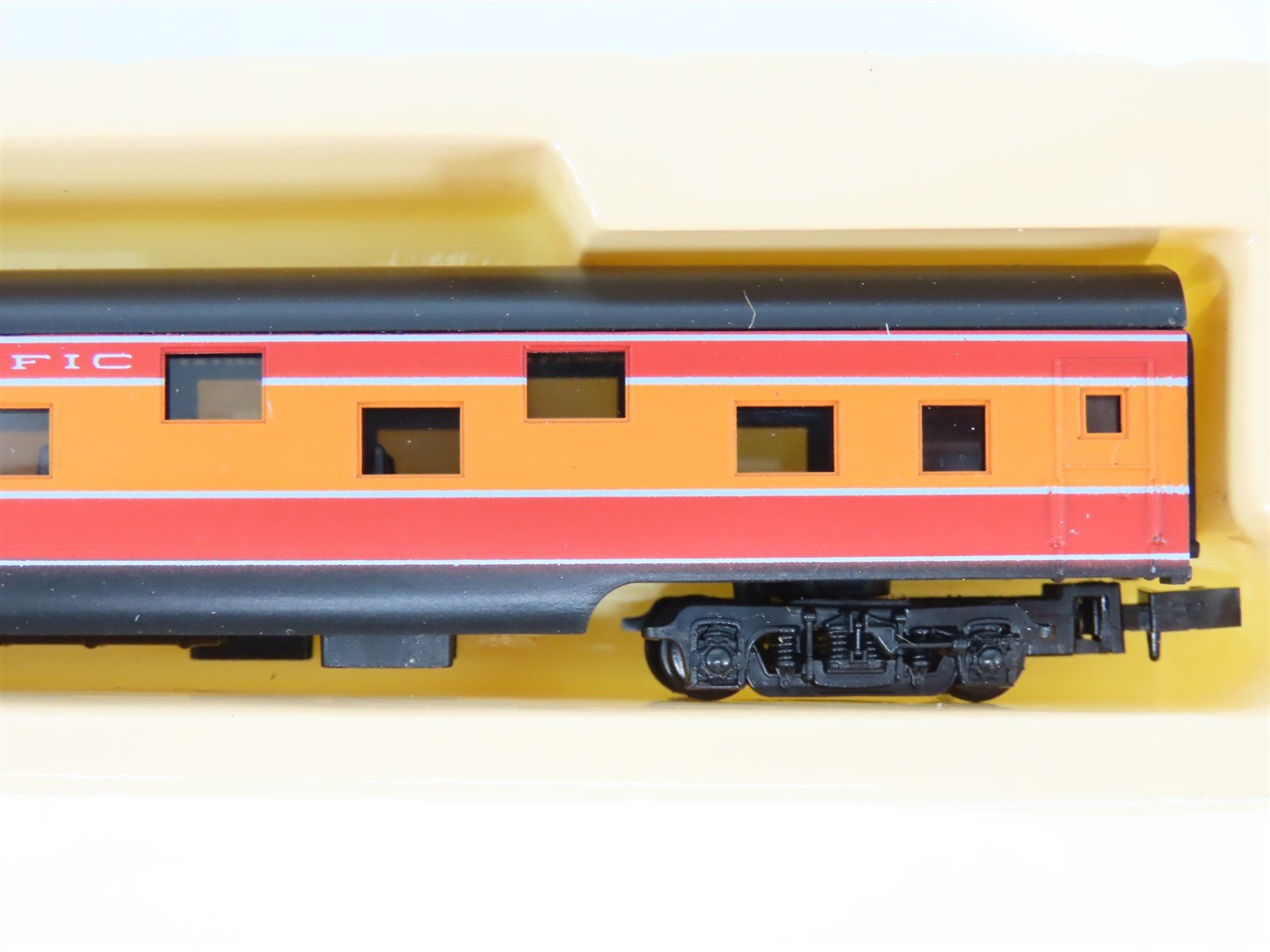 N Scale Con-Cor SP Southern Pacific Daylight Passenger 7-Car Set