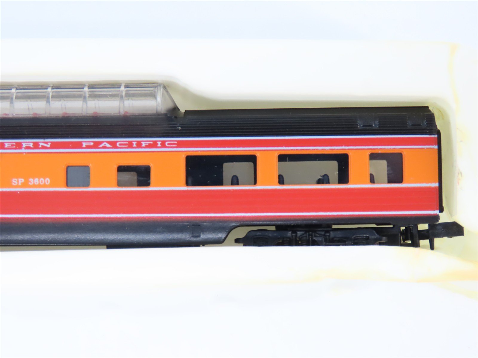 N Scale Con-Cor SP Southern Pacific Daylight Passenger 7-Car Set