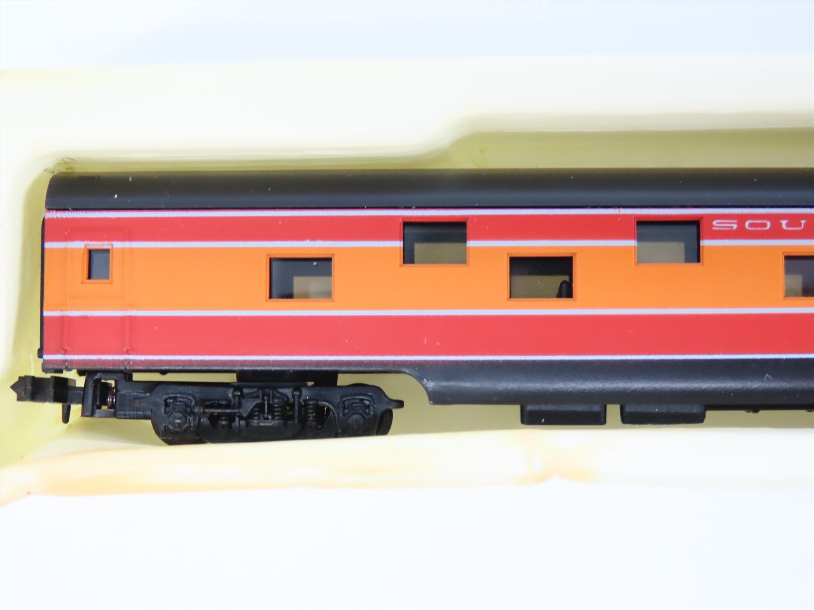 N Scale Con-Cor SP Southern Pacific Daylight Passenger 7-Car Set