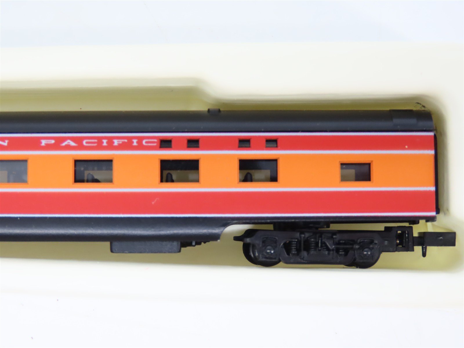 N Scale Con-Cor SP Southern Pacific Daylight Passenger 7-Car Set