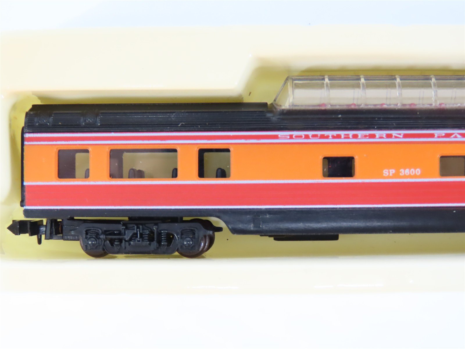 N Scale Con-Cor SP Southern Pacific Daylight Passenger 7-Car Set