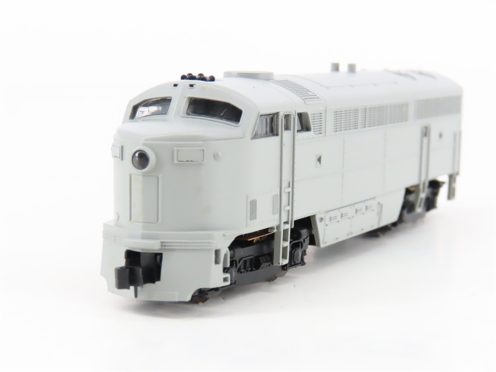 N Scale Life-Like 7229 Undecorated C-Liner A/B Diesel Locomotive Set