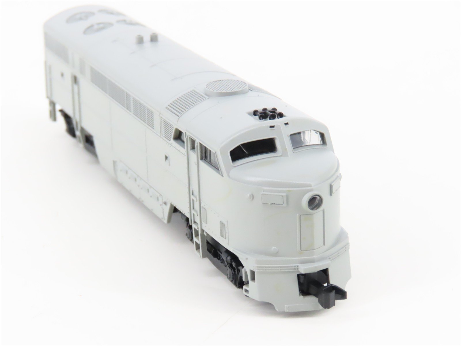 N Scale Life-Like 7229 Undecorated C-Liner A/B Diesel Locomotive Set